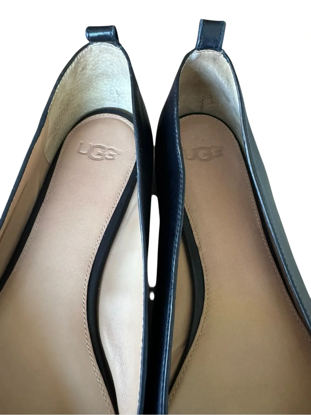 UGG Black Leather V-Neck Ballet Flats Women’s 9.5 EU 40.5